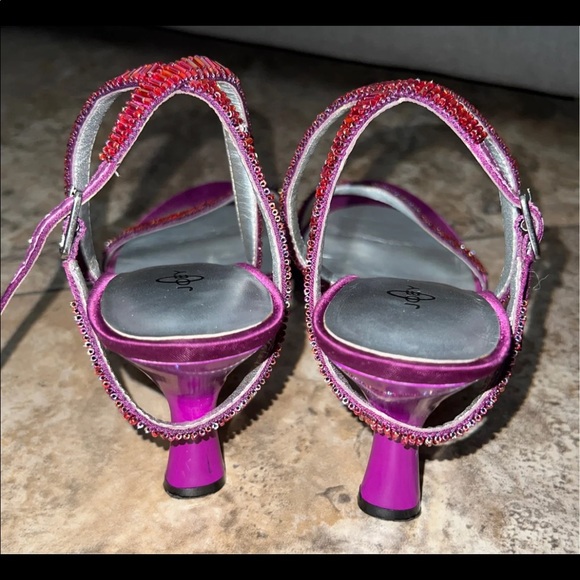 Joey Pink beaded strappy Sandal … great condition no beads missing… size 8 - Picture 1 of 5